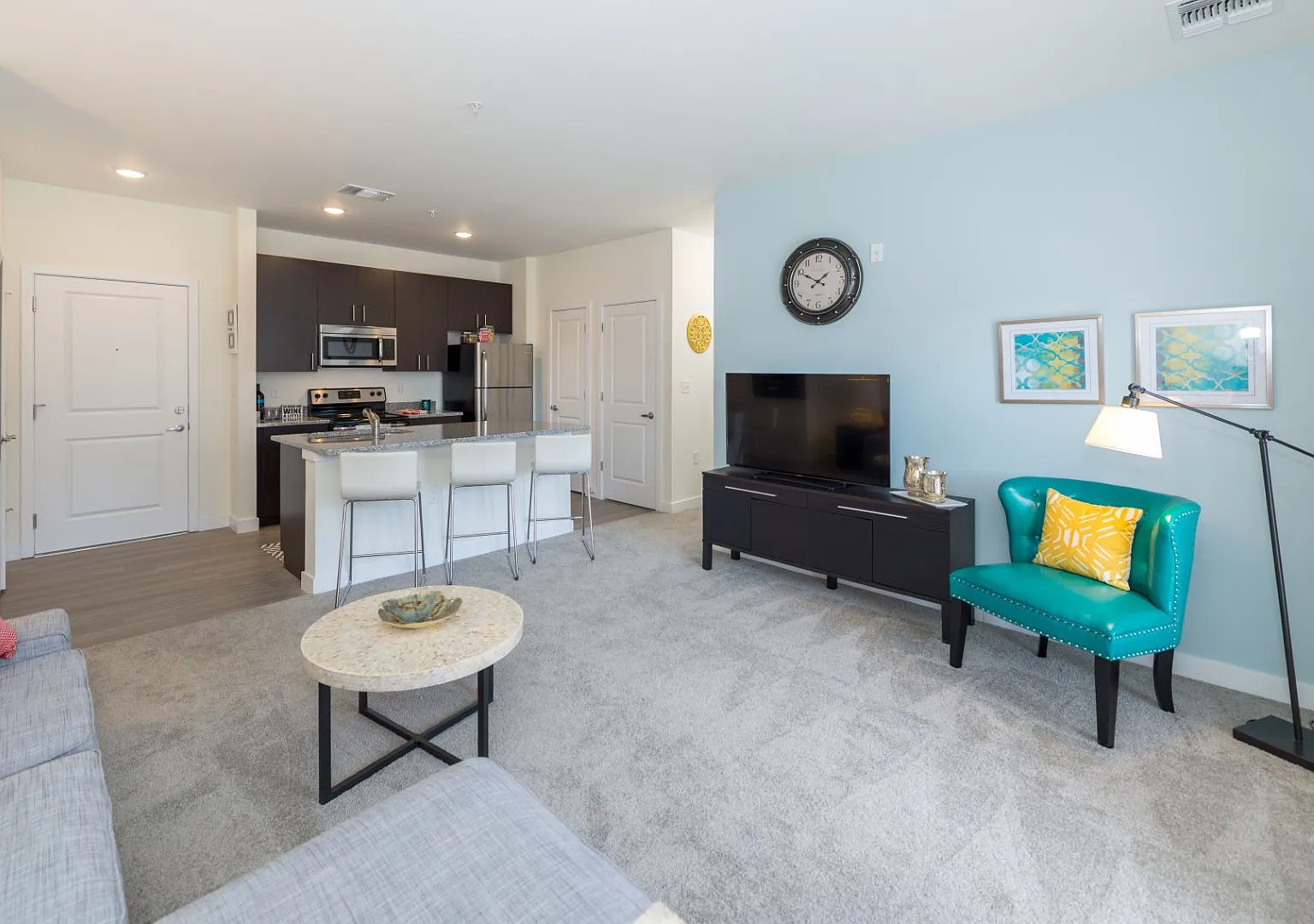 Diamond North Apartments — Photo 3