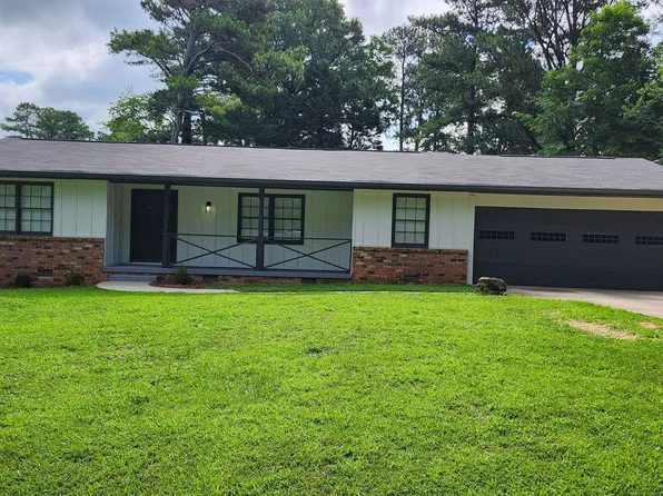 1007 Strawberry Ln, Ellenwood, GA 30294