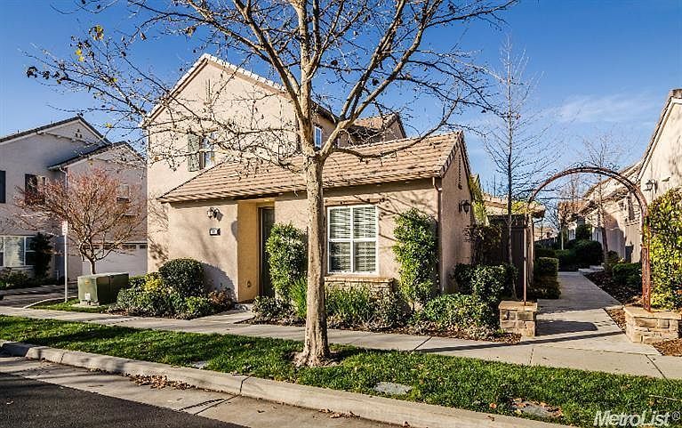 1st image of 39 Villa Gardens Ct