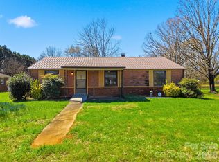 2421 35th Street Ct NE, Hickory, NC 28601