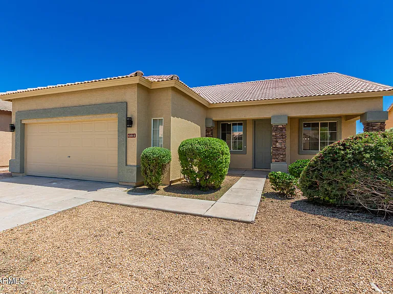 13711 W Tara Ln — Photo 2