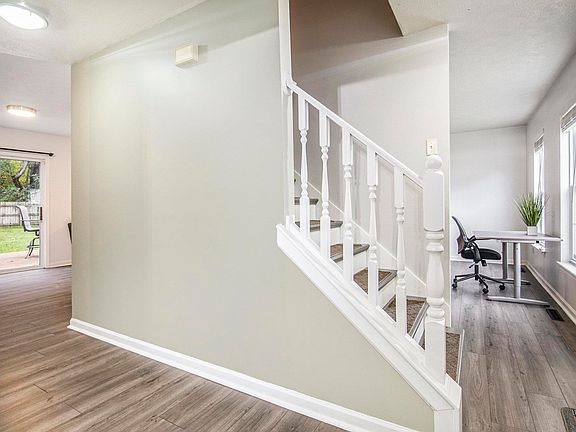 3rd image of 10064 Ashwood Forest Dr