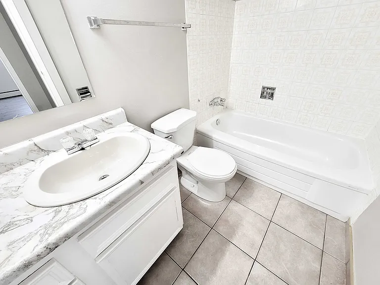 111 111th St W — Photo 6