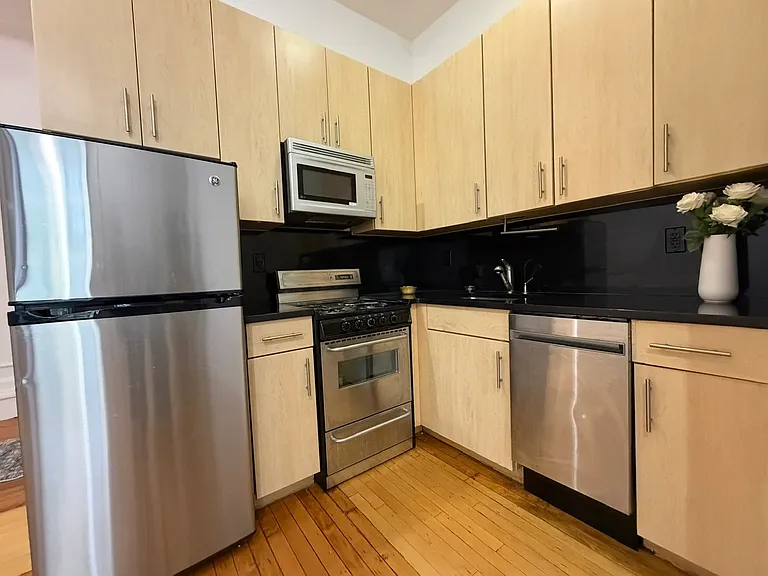210 W 94th St #3E — Photo 4