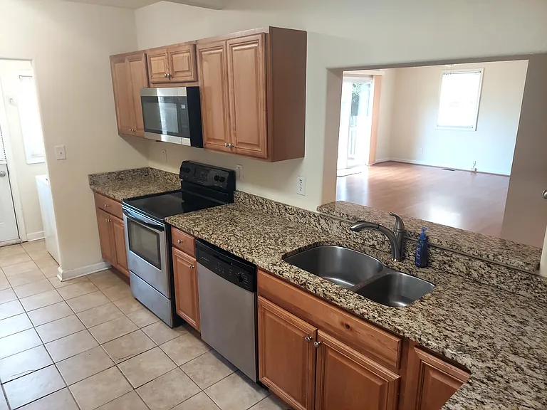 1320 Elm View Ave — Photo 3