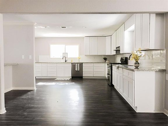 4th image of 4905 Live Oak Dr