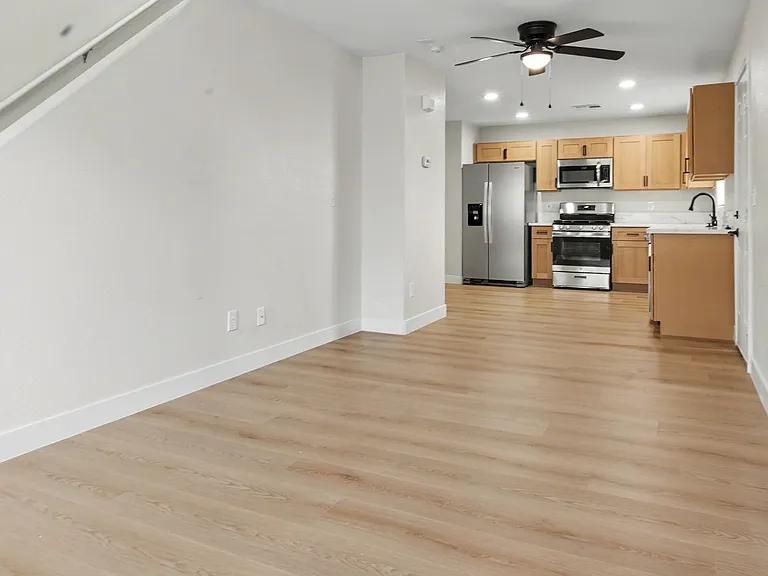 5162 Paradise Skies Ave — Photo 8