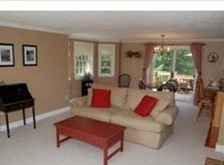 242 Winding Pond Rd, Londonderry, NH 03053