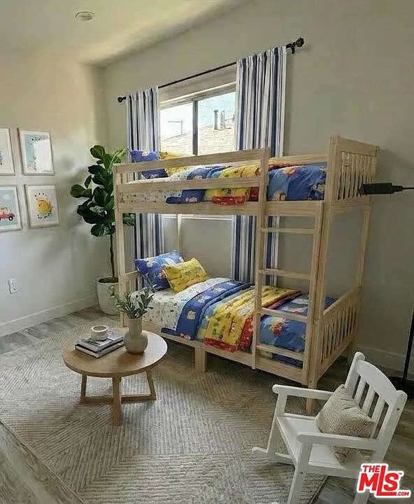 2 bed, 1.0 bath, 3570 sqft, $2,400 — Photo 3