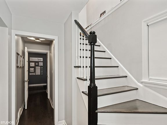 3rd image of 759 Broadview Ave