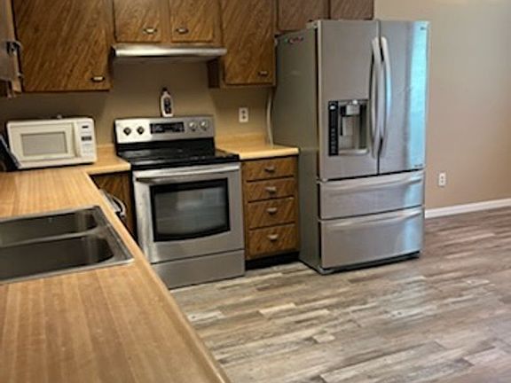 3rd image of 172-174 Northwood Dr #172