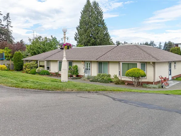100 Abbey Ln #2, Parksville, BC V9P 1N4