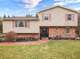 5 Mulberry Ln, Poughkeepsie, NY 12603