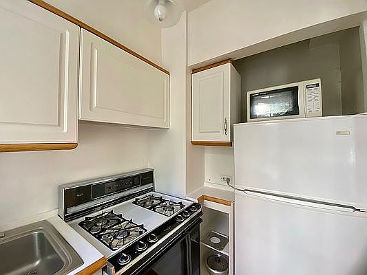 4th image of 353 W 56th St APT 3B