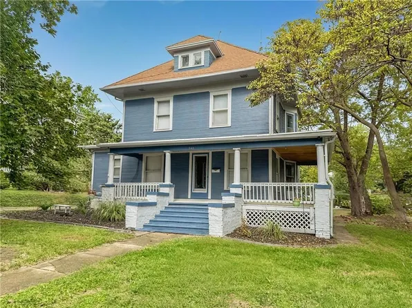 541 W 2nd St, Maryville, MO 64468