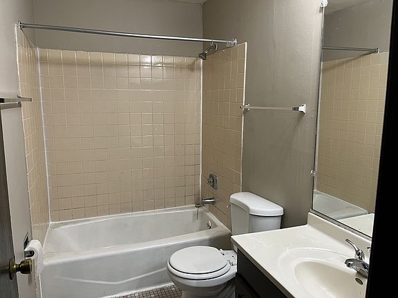 3rd image of 1539 N Winslowe Dr APT 1B