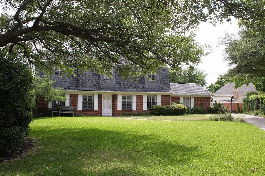 2nd image of 7405 Stillwater Ct