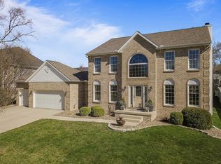 2609 Park Ridge Rd, Bloomington, IL 61704