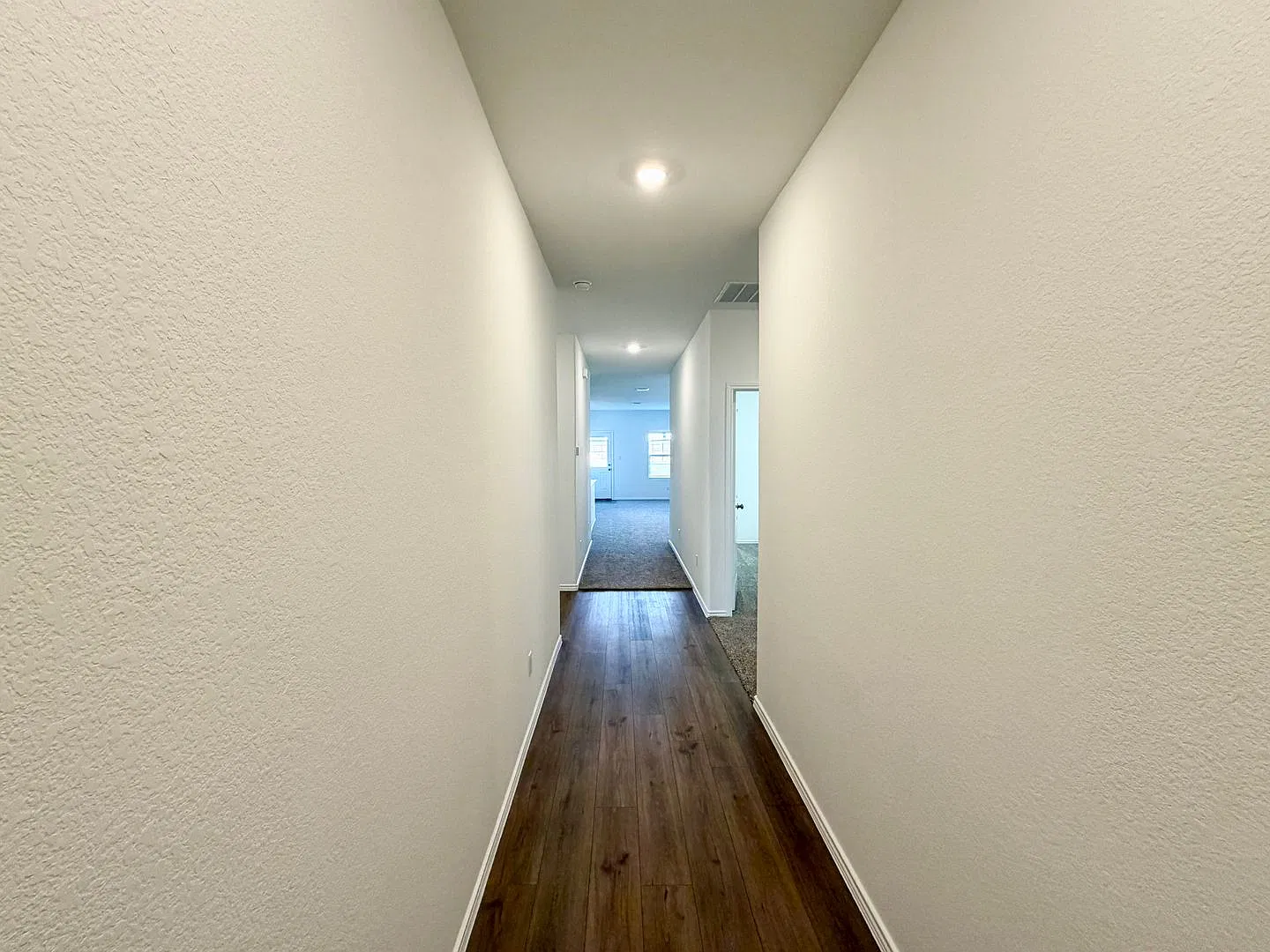 617 The Ugly Way- 4 bedroom, 2 bath home in Jarrell — Photo 2