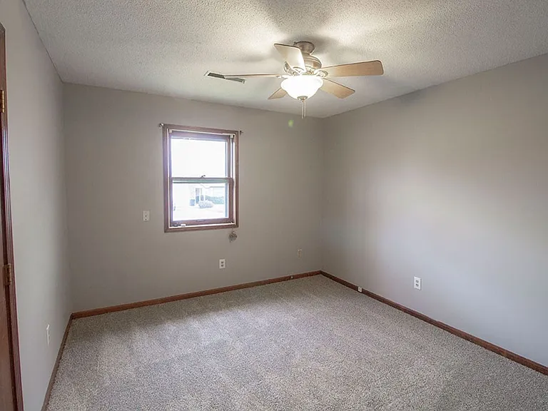2011 Bridgewater Dr — Photo 30