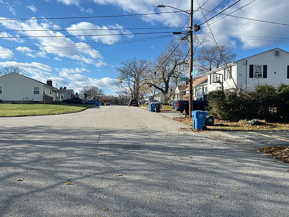 5th image of 23 Brookfield Dr