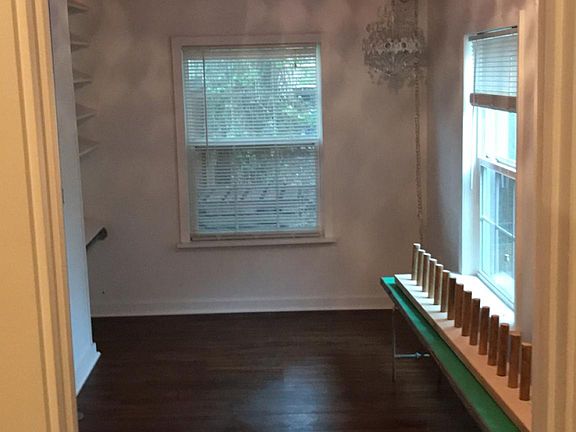 4th image of 307 E Josephine St