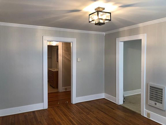 3rd image of 320 E Churchwell Ave