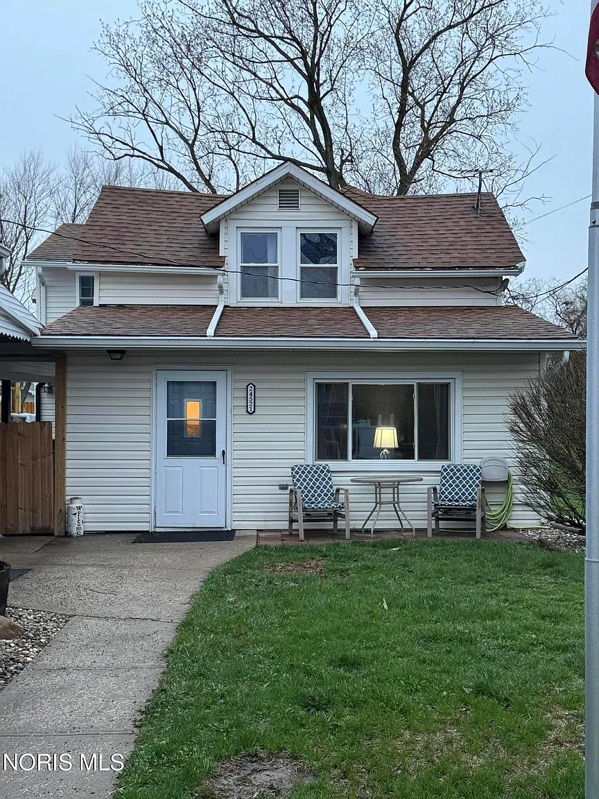 24521 Maple St photo 1