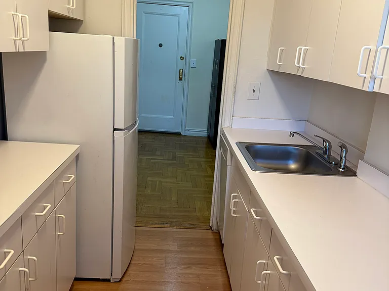 34 Clinton Pl #5C — Photo 8