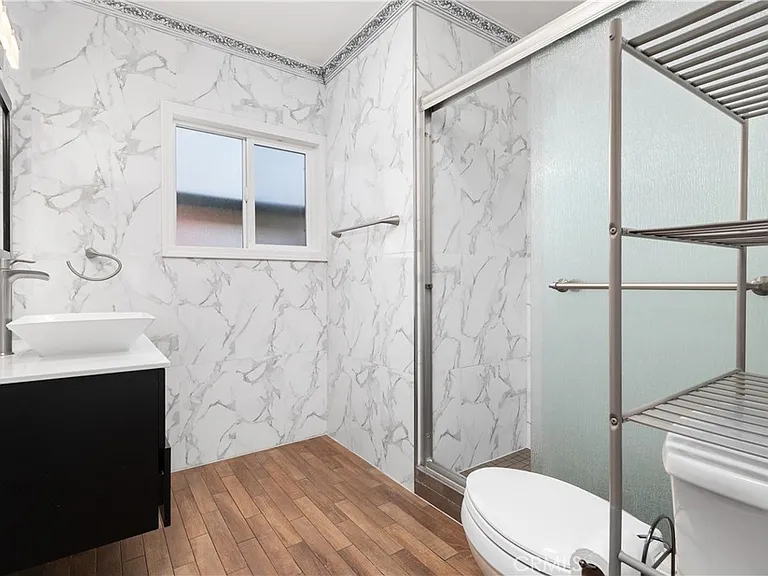 766 N Alexandria Ave — Photo 32