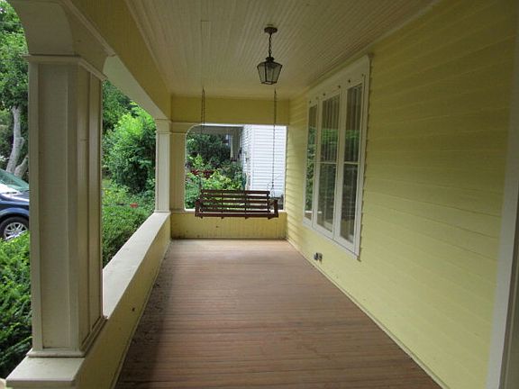 4th image of 426 Oak St