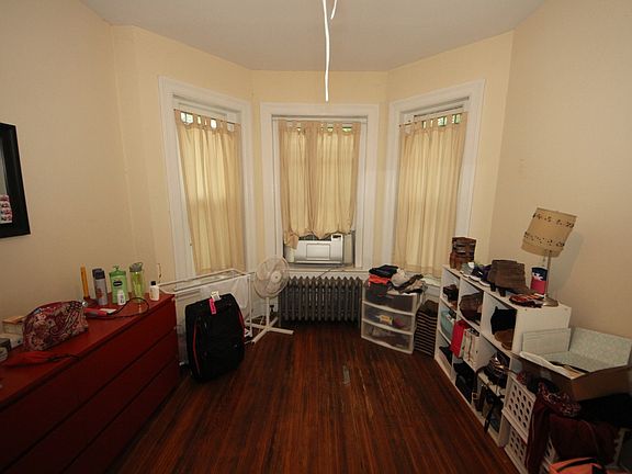 Front bedroom (temporary wall cqn be removed for 1st floor l