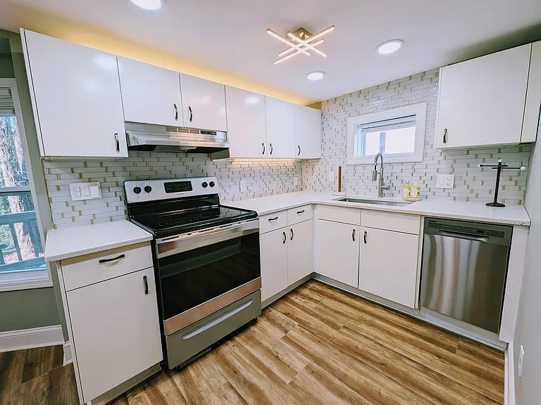 Colony Dr — Photo 10