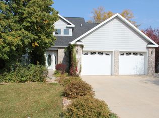 516 E 10th St, Winner, SD 57580