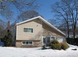 349 Mill Rd, Medford, NY 11763