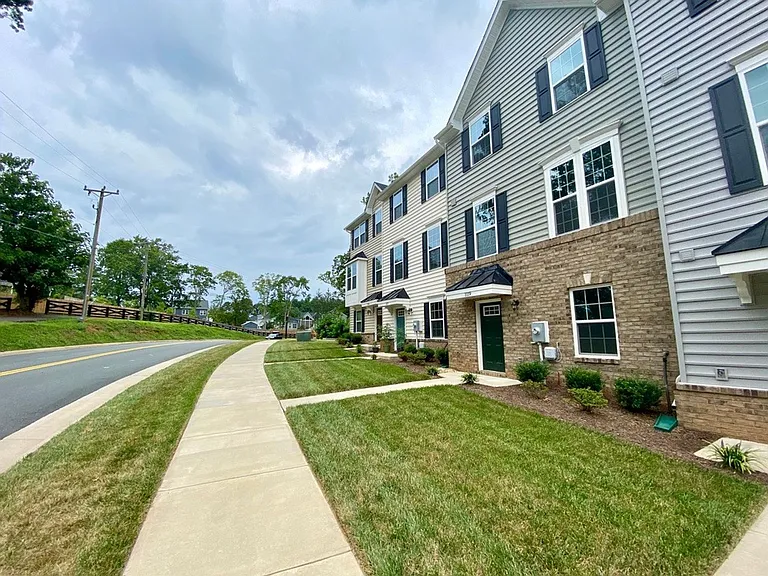 1119 Sunset Avenue Ext — Photo 4