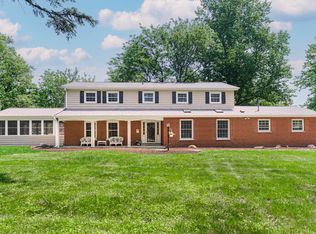 2S739 Nelson Lake Rd, Batavia, IL 60510