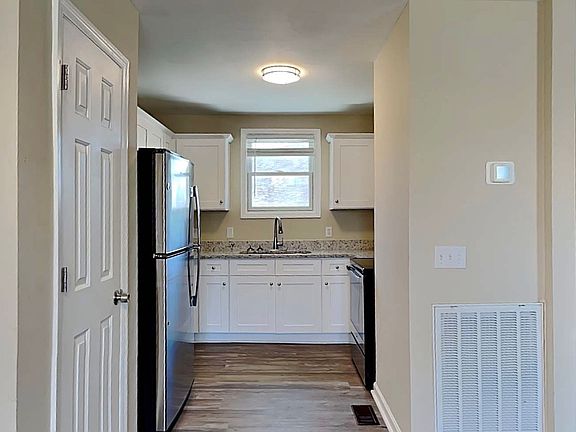 5th image of 415 Cathy Jo Cir