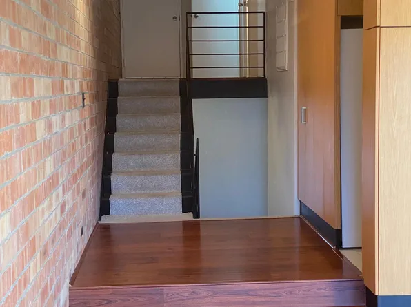 630 Vernon Ave APT 4, Glencoe, IL 60022