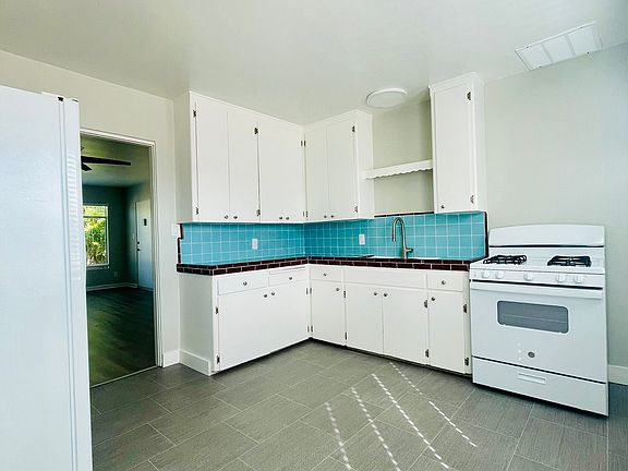 3rd image of 4510.5 Illinois St