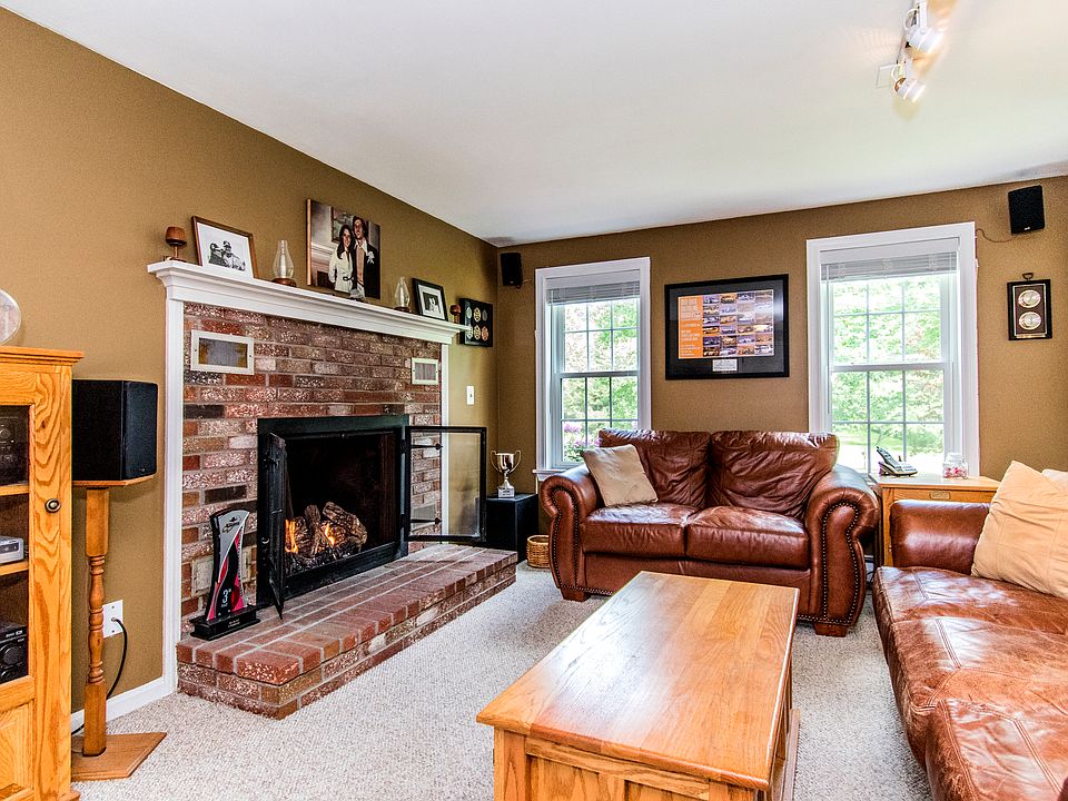 2nd image of 17 Garrison Ln