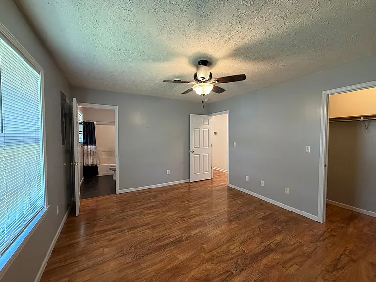14615 Hobby Dr — Photo 16