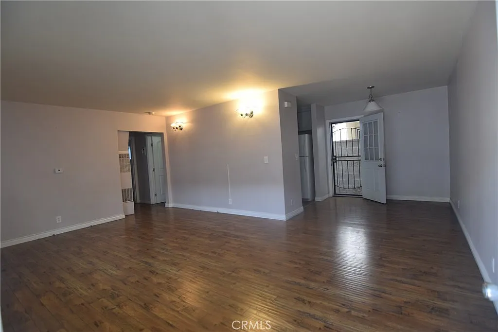 Building Photo - 317 E Providencia Ave #C