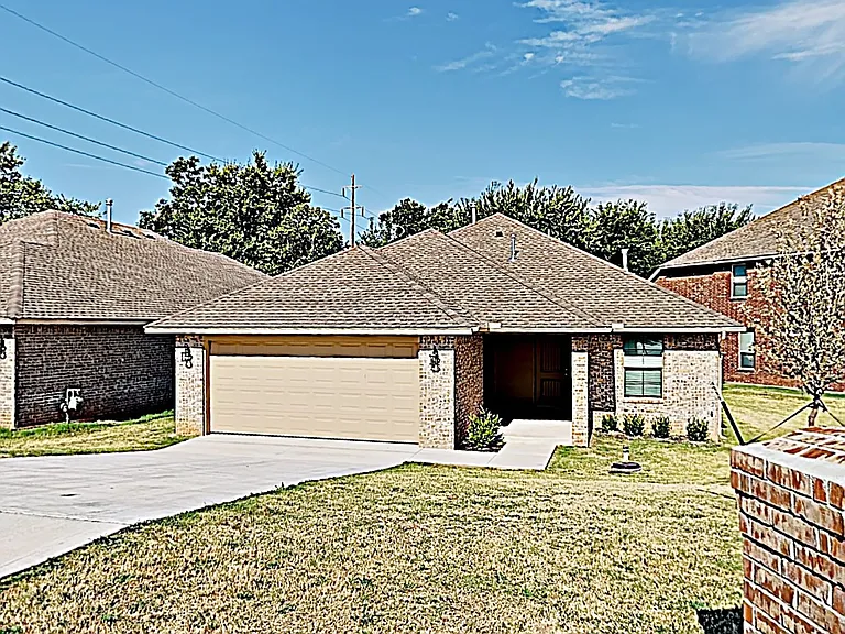 1045 Creekside Dr — Photo 1