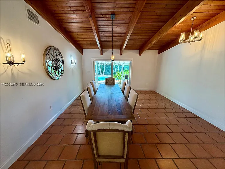 9340 Jamaica Dr — Photo 5