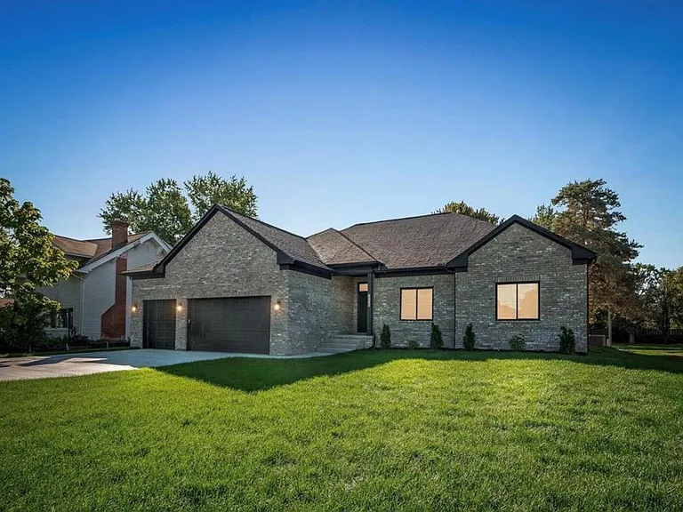 5636 Paris Dr — Photo 1