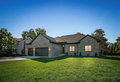 5636 Paris Dr Photo 1