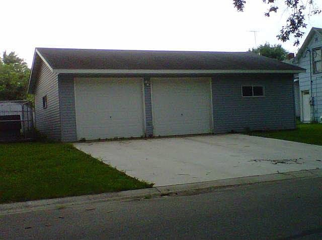 2nd image of 205 2nd St S