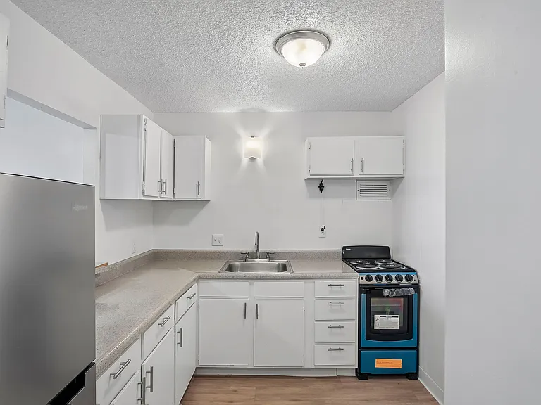 Riverview Apartments — Photo 21