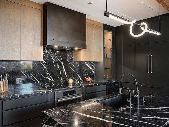 5th image of 1101 W Lake St #3D